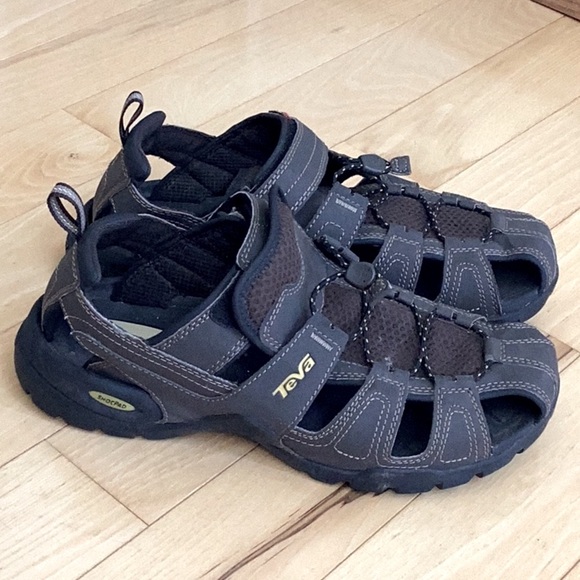 Teva Mens brown Forebay Fisherman Sandals Brown Hiking Shoes